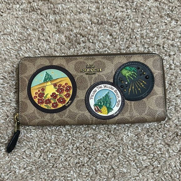 Coach - Picture 1 of 6